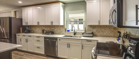 House (4 Bedrooms) | Interior