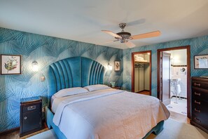 House (2 Bedrooms) | Interior - Retro-style Home in Ruston: Walkable Location! (Tacoma)