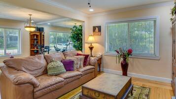 House (1 Bedroom) | Living area | TV