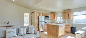 Comfy Oakhurst Duplex Near Hiking & Sightseeing!