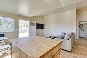 House (1 Bedroom) | Interior - Comfy Oakhurst Duplex Near Hiking & Sightseeing! (Oakhurst)