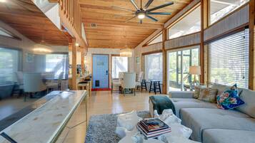 House (2 Bedrooms) | Living area | TV