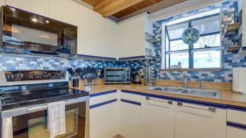 House (2 Bedrooms) | Private kitchen