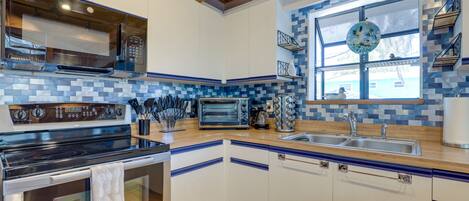 House (2 Bedrooms) | Private kitchen