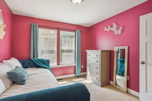 House (2 Bedrooms) | Interior - Cheery Tacoma Vacation Rental: 7 Mi to Owen Beach! (Tacoma)