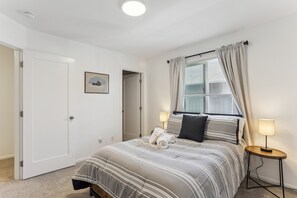 Apartment (2 Bedrooms) | 2 Schlafzimmer, laptopgeeigneter Arbeitsplatz, Bügeleisen/Bügelbrett
