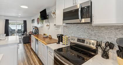 Charming Tacoma Retreat w/ Patio & 2 Fireplaces!