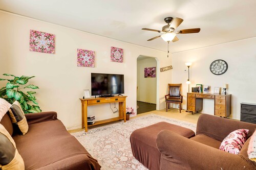 Cottage w/ Furnished Deck: 1 Mi to Dtwn Craig!