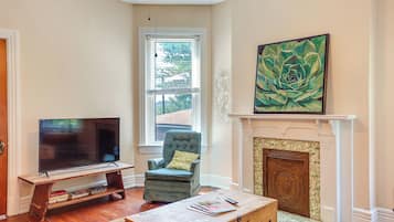 Apartment (2 Bedrooms) | Living area | TV