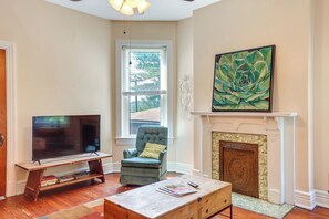 Apartment (2 Bedrooms) | Living area | TV