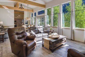 House (3 Bedrooms) | Interior