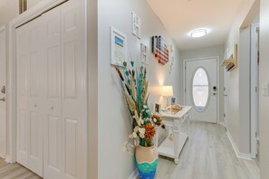 Interior - Fenced & Private Backyard: Navarre Retreat (Navarre)