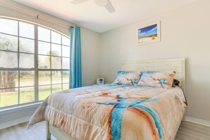 Interior - Fenced & Private Backyard: Navarre Retreat (Navarre)