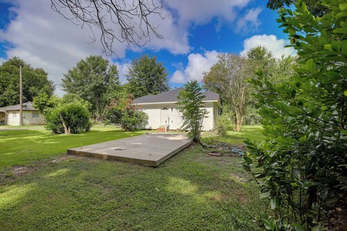 Port Neches Home Rental: Walk to Tugboat Island!