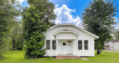 Port Neches Home Rental: Walk to Tugboat Island!