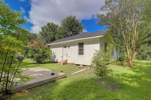 Port Neches Home Rental: Walk to Tugboat Island!