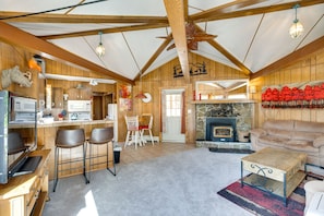 TV, fireplace - Ouray Rental Home w/ San Juan Mountain Views! (Ouray)