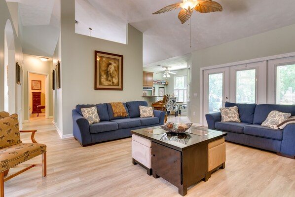 Interior - 4 Mi to Beach: Navarre Retreat w/ Screened Porch! (Navarre)