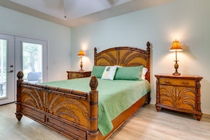 3 bedrooms, desk, laptop workspace, iron/ironing board - 4 Mi to Beach: Navarre Retreat w/ Screened Porch! (Navarre)