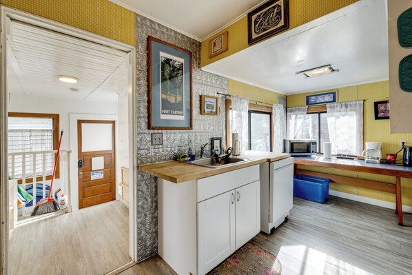 Interior - Beachfront Cottage on Seaside Promenade w/ Hot Tub (Seaside)