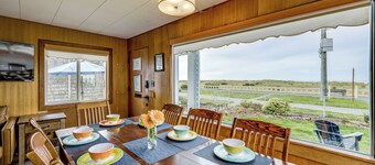 Beachfront Cottage on Seaside Promenade w/ Hot Tub