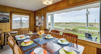 Beachfront Cottage on Seaside Promenade w/ Hot Tub