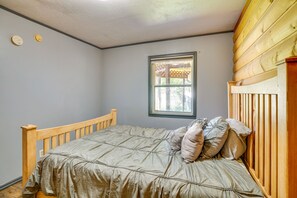House (2 Bedrooms) | 2 bedrooms, laptop workspace, bed sheets - Charming Moab Cabin < 2 Mi From Main Street (Moab)