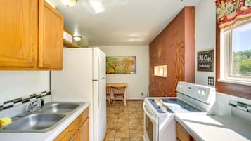 Rumah (2 Bedrooms) | Dapur pribadi