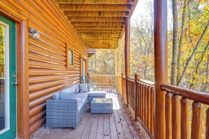 House (5 Bedrooms) | Interior - 5 Mi to Dtwn: Cabin w/ Hot Tub in Pigeon Forge! (Sevierville)