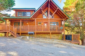 House (5 Bedrooms) | Interior - 5 Mi to Dtwn: Cabin w/ Hot Tub in Pigeon Forge! (Sevierville)