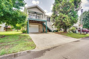 Interior - Pigeon Forge Home w/ Screened Porch, 3 Mi to Town! (Pigeon Forge)