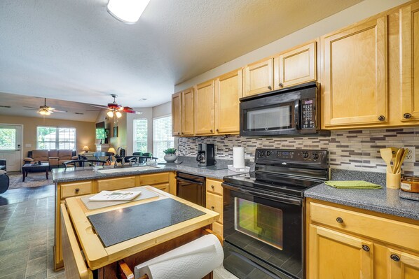 House (3 Bedrooms) | Interior - Pigeon Forge Home w/ Screened Porch, 3 Mi to Town! (Pigeon Forge)