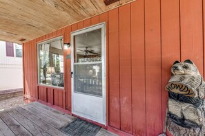 House (3 Bedrooms) | Interior - Cozy Cabin w/ Deck < 1 Mi to Midtown Ruidoso! (Ruidoso)