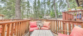 Ruidoso Home w/ Balcony ~ 16 Mi to Ski Apache!