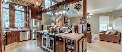 House (3 Bedrooms) | Interior