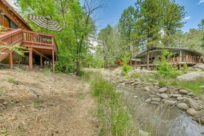 Property grounds - Inn of the Mountain Goats Ruidoso Cabin w/ Deck! (Ruidoso)
