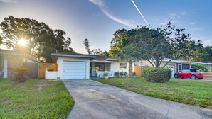 Unclassified image, 2 of 24, button - Gulfport Vacation Rental: Close to Beaches! (Gulfport)
