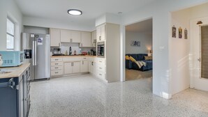 Unclassified image, 3 of 24, button - Gulfport Vacation Rental: Close to Beaches! (Gulfport)