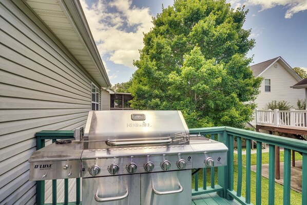 House (3 Bedrooms) | Interior - Pigeon Forge Home w/ Deck & Hot Tub Near Town! (Pigeon Forge)