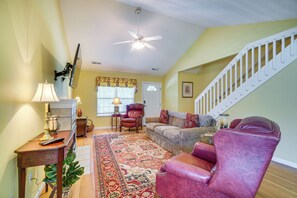 Interior - Pigeon Forge Home w/ Deck & Hot Tub Near Town! (Pigeon Forge)