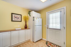 Interior - Pigeon Forge Home w/ Deck & Hot Tub Near Town! (Pigeon Forge)