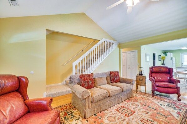 Interior - Pigeon Forge Home w/ Deck & Hot Tub Near Town! (Pigeon Forge)