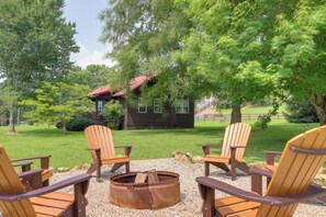 House (2 Bedrooms) | Interior - Sevierville Cabin w/ Private Hot Tub & Fire Pit (Sevierville)