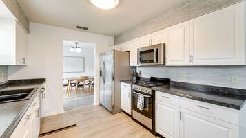 House (3 Bedrooms) | Interior