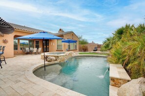 Interior - Pool, Hot Tub & Putting Green: Estrella Mtn 4BR (Goodyear)