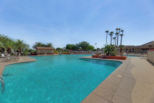 Sun Lakes Home w/ 3 Pools in Retirement Community