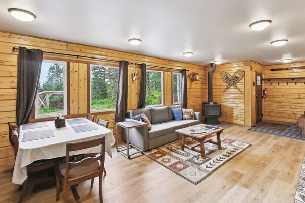 House (2 Bedrooms) | Interior