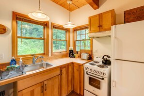 House (2 Bedrooms) | Interior - Juneau Vacation Home: Stunning View + Beach Access (Juneau)
