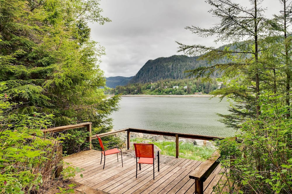 Juneau Vacation Home: Stunning View + Beach Access - Douglas Island, AK