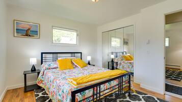 4 bedrooms, iron/ironing board, bed sheets